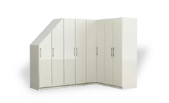 med skrå i venstre side